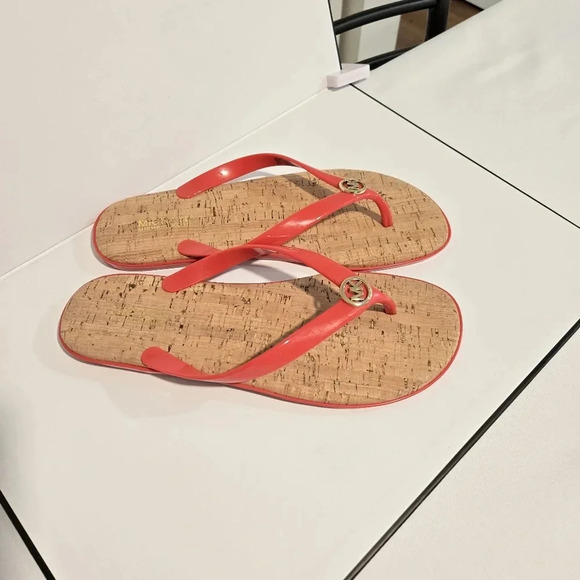 Michael Kors Cork Flip-Flops – Bright and Stylish Comfort - Picture 2 of 9